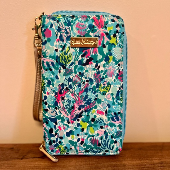 *SOLD* Lilly Pulitzer wristlet with phone holder. Excellent condition! - Picture 1 of 3